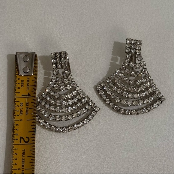Vintage clear rhinestone articulated dangle clip on earrings - Picture 7 of 8